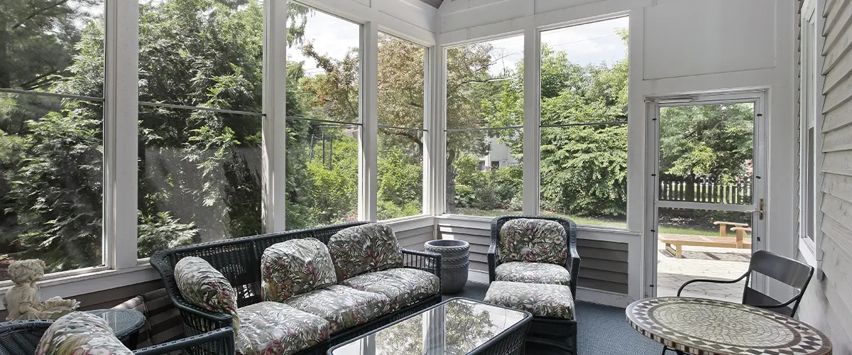 sunroom with furniture